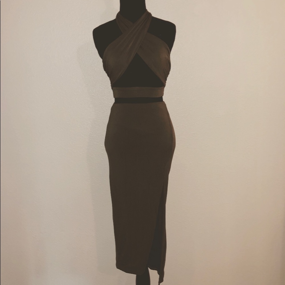 Top and skirt set. Olive color